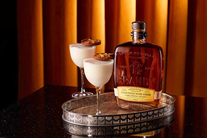 Brandy pha với Soda hoặc Tonic