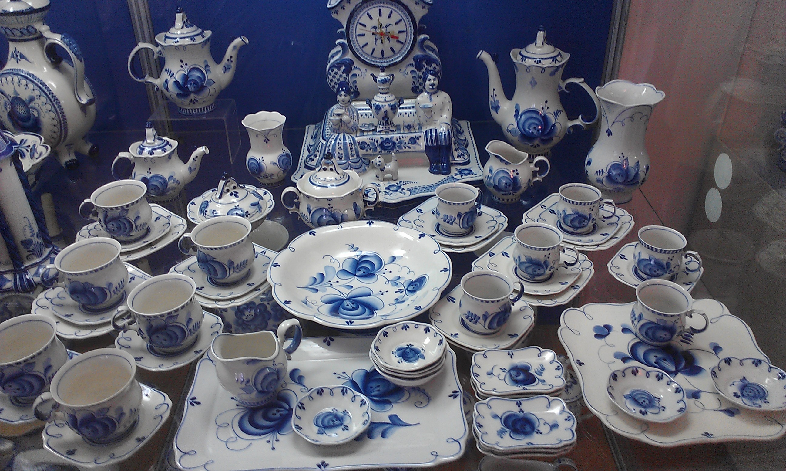 Gốm sứ Gzhel l&agrave; g&igrave;