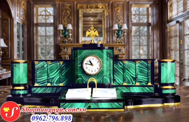 Bộ để bàn làm việc bằng đá malachite có gắn quốc huy Nga