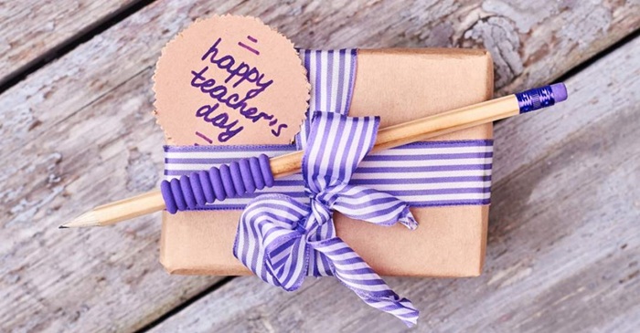 Lời chúc kèm khi tặng quà 20/11 cho thầy giáo