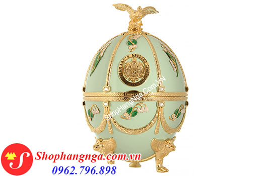 Rượu trứng của Nga màu xanh lá cây nhạt