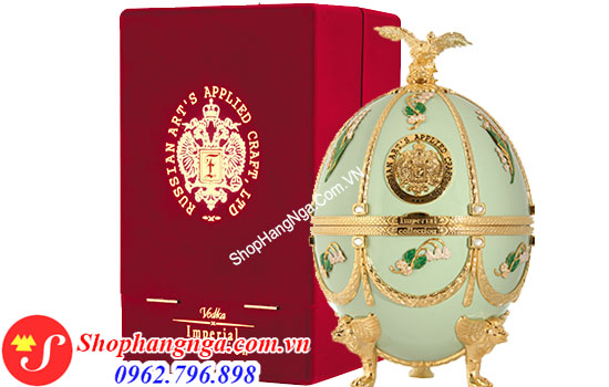 Rượu trứng của Nga màu xanh lá cây nhạt