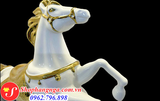 Rượu hình con ngựa bằng sứ màu trắng 1000ml