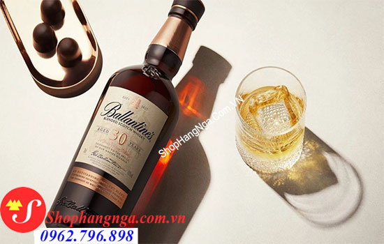Rượu Ballantine 30 xách tay