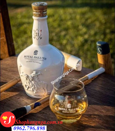 Rượu chivas 21 polo trắng 700mL xách tay