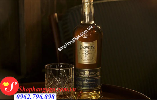 Rượu Dewar's 25 xách tay