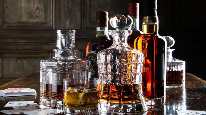 so sánh rượu Vodka và Whiskey