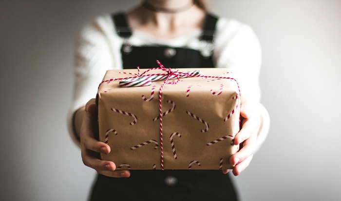 Người nhận sẽ khen ngợi món quà ngay sau khi mở