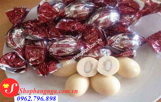 Kẹo socola trắng hạnh nhân