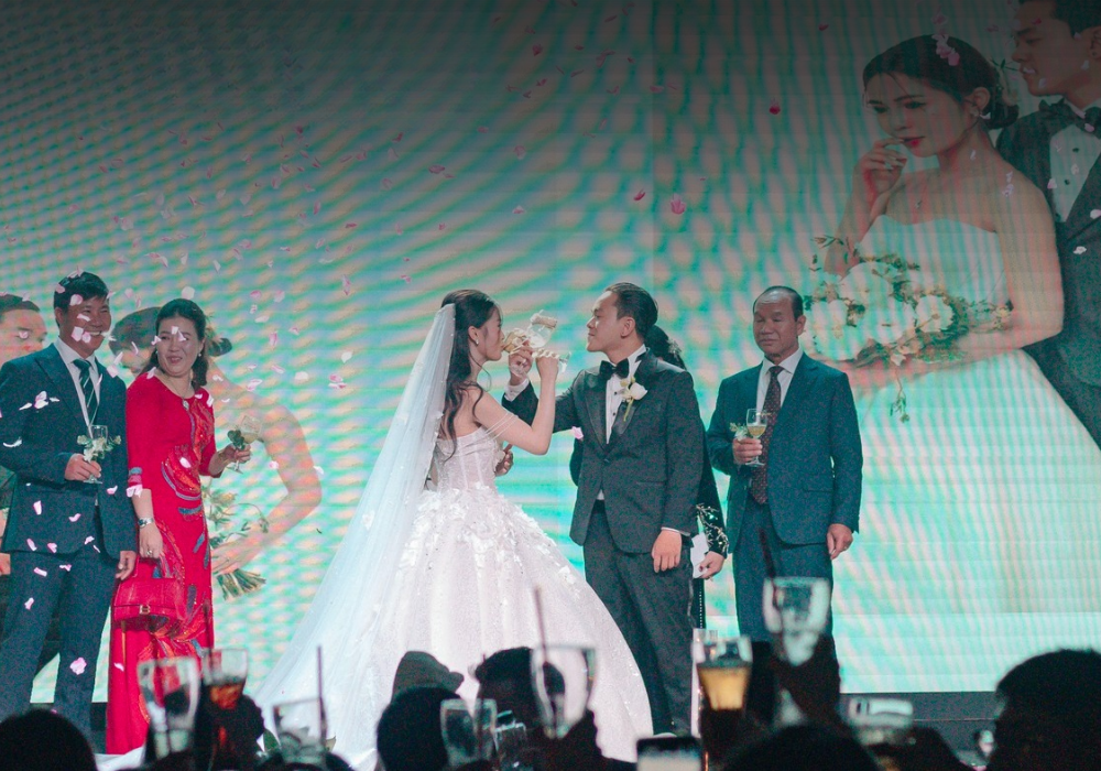 Uống rượu giao b&ocirc;i