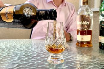 Cách từ chối rượu khéo léo giữ hòa khí và lịch sự