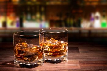 Cách uống rượu Whisky đúng gu đúng điệu dành cho người đam mê