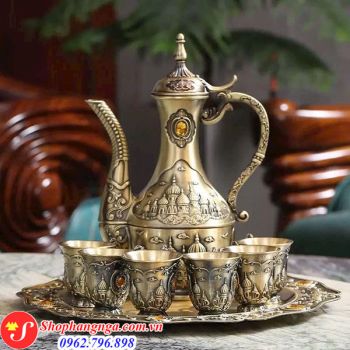 Bộ ấm trà bằng kim loại hình quảng trường Nga