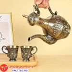 Bộ ấm trà bằng kim loại hình quảng trường Nga