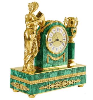 Đồng Hồ Bằng Đá Malachite Hình Cô Gái Đọc Sách Của Nga