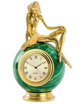Đồng Hồ Đá Malachite Để Bàn Hình Quả Bóng Và Cô Gái