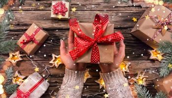 Gợi ý top 10+ quà Giáng Sinh cho bạn thân ý nghĩa