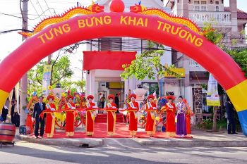 Quà tặng khai trương: Tặng gì, chọn gì và chọn ra sao?