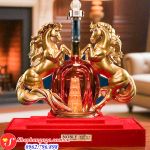 Chai Rượu Con Ngựa Noble 2026 Song Mã Ôm Châu