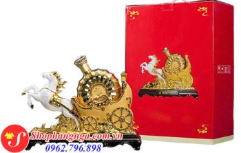 Kệ Ngựa 2026 Và Chai Rượu XO Brandy France