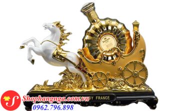 Kệ Ngựa 2026 Và Chai Rượu XO Brandy France