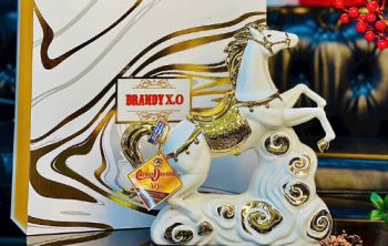 Siêu Phẩm Chai Rượu Hình Ngựa 2026 Bằng Sứ Demandis XO