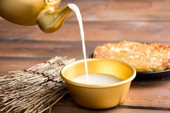 So sánh rượu gạo và rượu nếp: Khác biệt, hương vị và giá trị