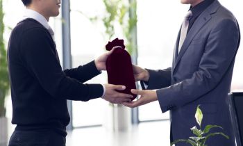 Rượu tặng đối tác/khách hàng: Top 9 cửu ngũ chí tôn