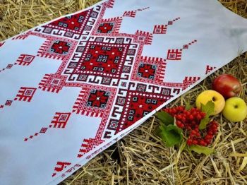 Khăn lễ Rushnyk: Biểu Tượng Của Tình Yêu Và Linh Hồn Slav