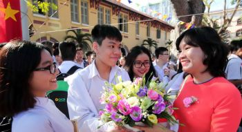 Quà 20/11 cho cô giáo: Chọn gì và tặng như thế nào ý nghĩa